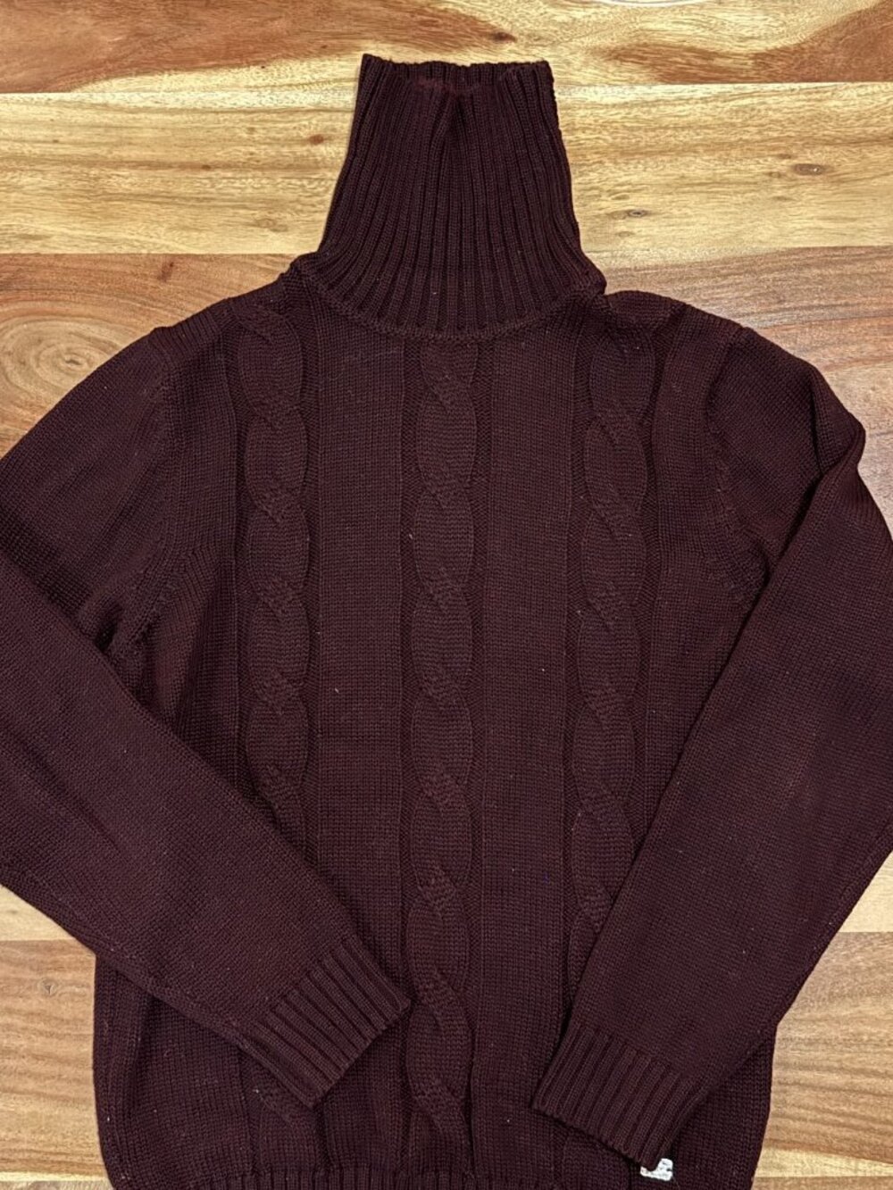 IZAC burgundy cable-knit turtleneck – size S